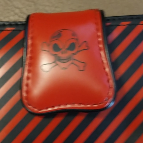 NWOT Skull and Crossbone Wallet - Picture 2 of 5